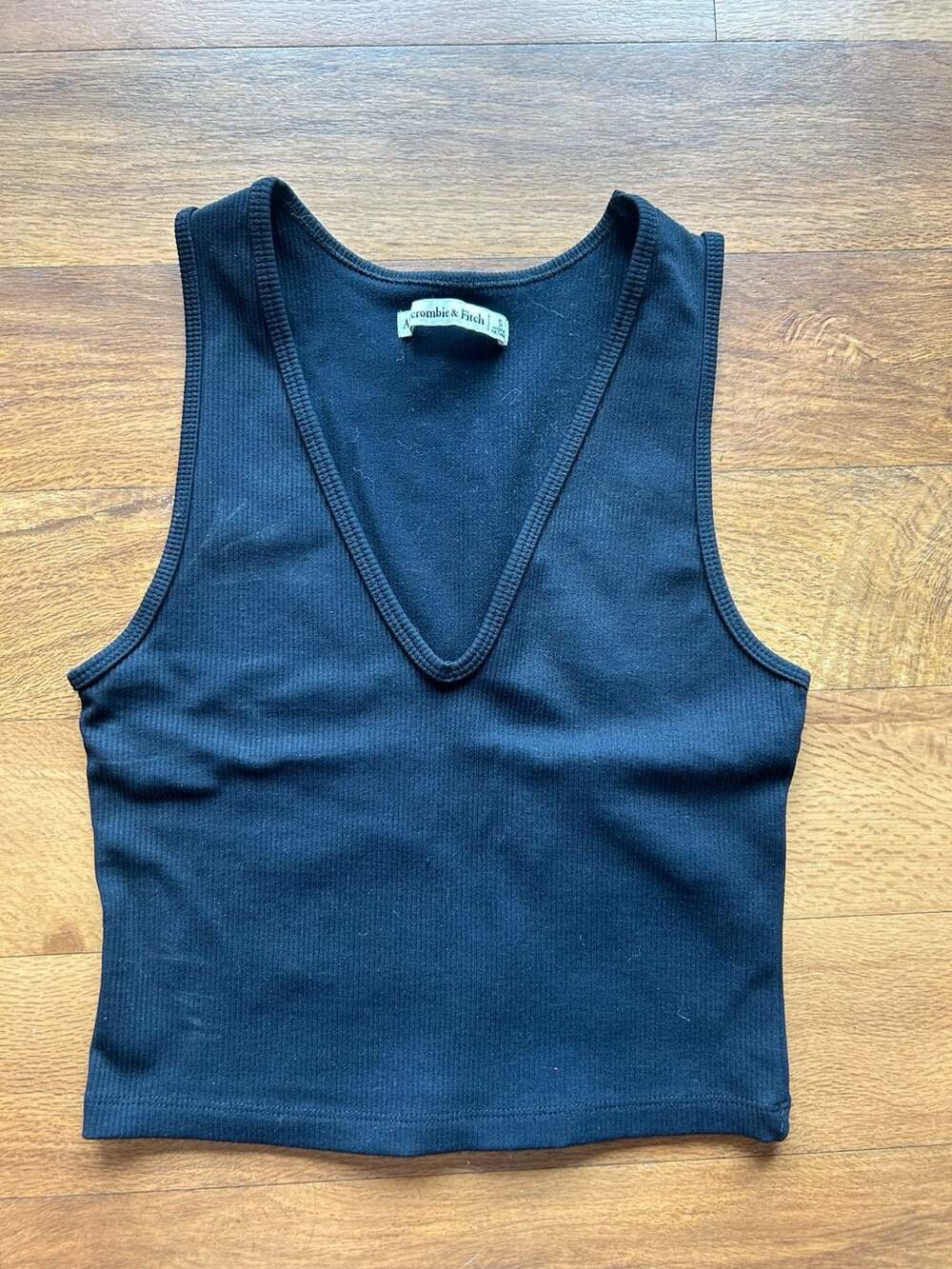 Abercrombie & Fitch Women's Black Ribbed V-Neck Crop Tank Top